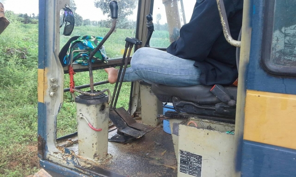 **475,000 บ.ต่อรอง/// แพ็คคู่ แบคโฮ KOMATSU PC60-5 พร้อม เทนเลอร์6ล้อหัวยาว ISUZU TX-150แรง **ขาย แบคโฮ KOMATSU PC60-5+ISUZU TX 6ล้อหัวยาว 150แรง แบคโฮพร้อมเทนเลอร์ ขน/ย้าย สภาพพร้อมใช้ พร้อมทำเงิน แบคโฮ KOMATSU PC 60รุ่น5 HYD.EXCAVATOR KOMATSU PC60-5 ซีเ **475,000 บ.ต่อรอง/// แพ็คคู่ แบคโฮ KOMATSU PC60-5 พร้อม เทนเลอร์6ล้อหัวยาว ISUZU TX-150แรง **ขาย แบคโฮ KOMATSU PC60-5+ISUZU TX 6ล้อหัวยาว 150แรง แบคโฮพร้อมเทนเลอร์ ขน/ย้าย สภาพพร้อมใช้ พร้อมทำเงิน แบคโฮ KOMATSU PC 60รุ่น5 HYD.EXCAVATOR KOMATSU PC60-5 ซีเ