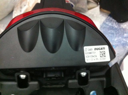 ชุดท้าย Ducati 796 ทั้งชุด พร้อมกระจกหน้าเดิมใหม่ๆไร้ริ้วรอย