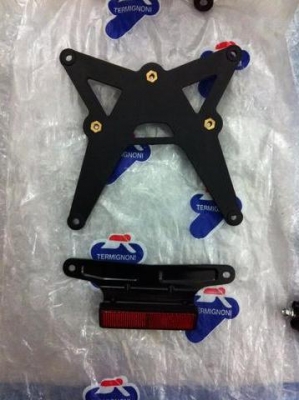 ชุดท้าย Ducati 796 ทั้งชุด พร้อมกระจกหน้าเดิมใหม่ๆไร้ริ้วรอย