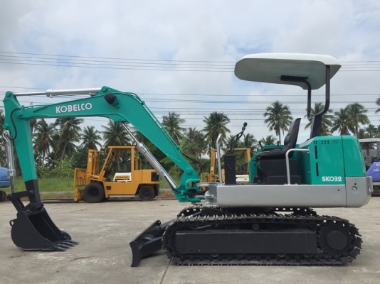 รถขุด KOBELCO SK032 นำเข้า มือสองญี่ปุ่น ทำสีใหม่