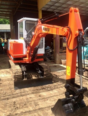 ขายรถขุดKUBOTA   KH14H (เท่ากับPC30 ) มีหัวเก๋ง รถเก่านอกแท้ มีใบอินวอย ราคา200,000บาท สนใจติดต่อ099-907-9273  กิ๊ฟค่ะ