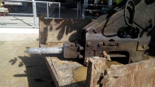 หัวแย๊กซ์ใช้กับ รถแบ๊คโฮ60