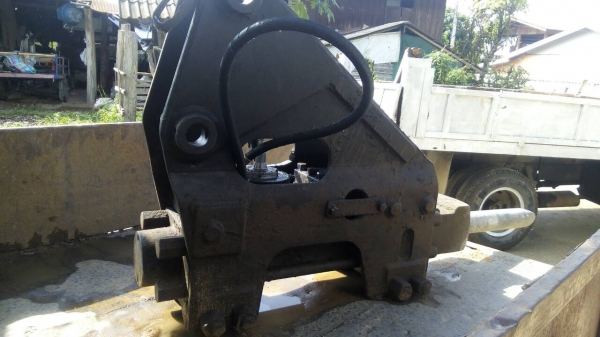 หัวแย๊กซ์ใช้กับ รถแบ๊คโฮ60