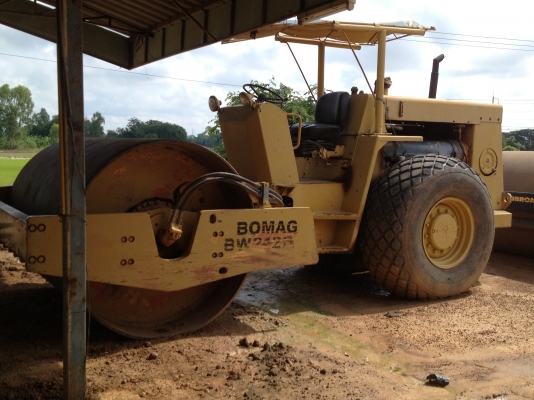 ขายรถบด สั่นสะเทือน 2 เพลา 10 ตัน ขายรถบด สั่นสะเทือน 2 เพลา 10 ตัน