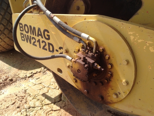 ขายรถบด สั่นสะเทือน 2 เพลา 10 ตัน ขายรถบด สั่นสะเทือน 2 เพลา 10 ตัน