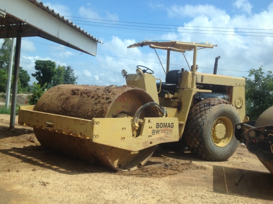 ขายรถบด สั่นสะเทือน 2 เพลา 10 ตัน