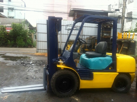 รถยกโฟร์คลิฟท์ยี่ห้อKomat'su FD30-12 (ดีเซล) รถยกโฟร์คลิฟท์ยี่ห้อKomat'su FD30-12 (ดีเซล)