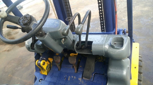 รถยกโฟร์คลิฟท์ยี่ห้อKomat'su FD30-12 (ดีเซล) รถยกโฟร์คลิฟท์ยี่ห้อKomat'su FD30-12 (ดีเซล)