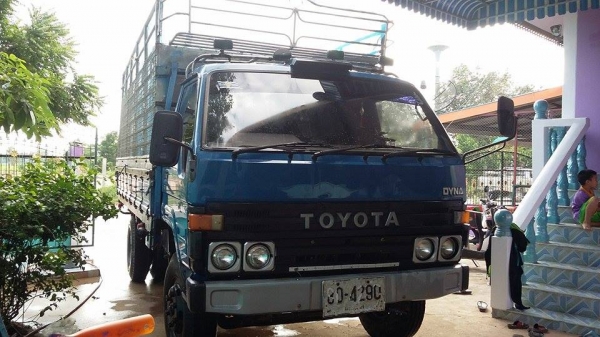 ขายรถ 6 ล้อ โตโยต้า DYNA 350หัวใหญ่    เครื่อง115  กะบะ4.30ม