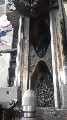 เครื่องกลึง 5 ฟุต 3 เพลา เบรค (ไม่รวมจอ) สภาพใช้งาน 65000 บาท