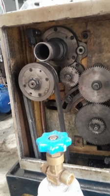 เครื่องกลึง 5 ฟุต 3 เพลา เบรค (ไม่รวมจอ) สภาพใช้งาน 65000 บาท