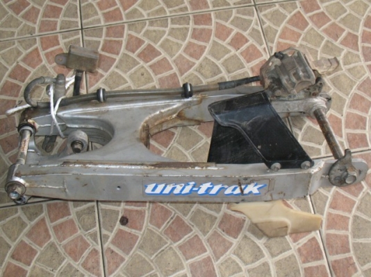 สวิงอาร์มหลังพร้อมปั้มเบรกKDXและท่อDT200เก่าญี่ปุ่น สวิงอาร์มหลังพร้อมปั้มเบรกKDXและท่อDT200เก่าญี่ปุ่น