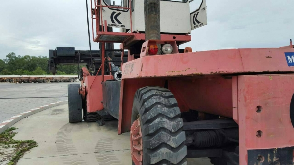 รถทอปลีฟขนาด33ตันยกตู้คอนเทนเนอร์ KALMAR LM