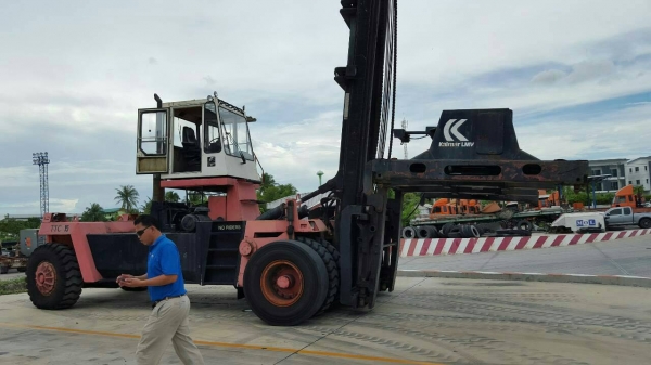 รถทอปลีฟขนาด33ตันยกตู้คอนเทนเนอร์ KALMAR LM