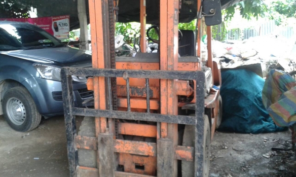 รถฟอร์คลิฟต์  โตโยต้า  2.5 ตัน.    สนใจติดต่อ  081 - 6079515