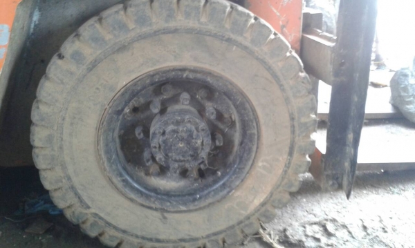 รถฟอร์คลิฟต์  โตโยต้า  2.5 ตัน.    สนใจติดต่อ  081 - 6079515