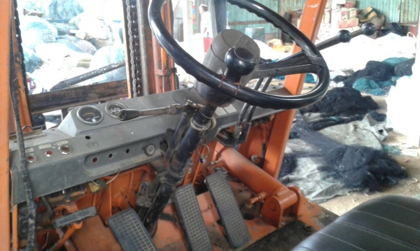 รถฟอร์คลิฟต์  โตโยต้า  2.5 ตัน.    สนใจติดต่อ  081 - 6079515