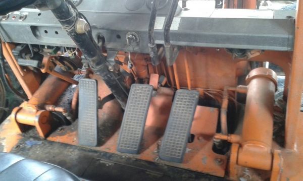 รถฟอร์คลิฟต์  โตโยต้า  2.5 ตัน.    สนใจติดต่อ  081 - 6079515