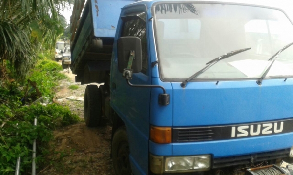 รถอีซุซุ 6 ล้อดั้ม TLD - 66  / 100 แรงม้า. ปี 35.    สนใจติดต่อ  081 - 6079515