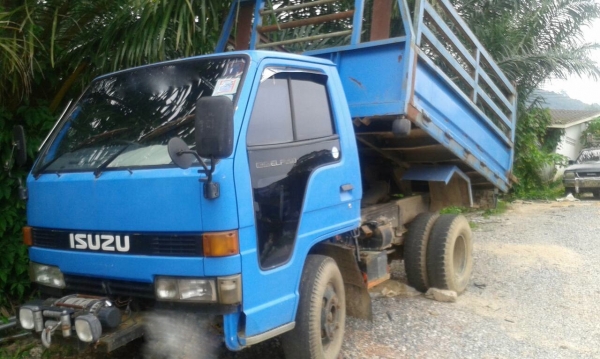 รถอีซุซุ 6 ล้อดั้ม TLD - 66  / 100 แรงม้า. ปี 35.    สนใจติดต่อ  081 - 6079515