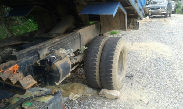 รถอีซุซุ 6 ล้อดั้ม TLD - 66  / 100 แรงม้า. ปี 35.    สนใจติดต่อ  081 - 6079515