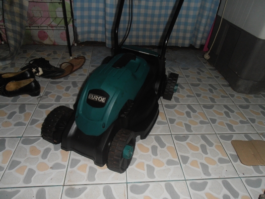 รถตัดหญ้าไฟฟ้า