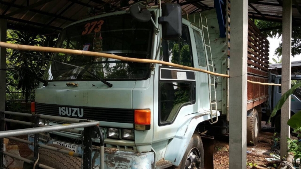 ขาย 6 ล้อ ISUZU ROCKY 175 ยาง 900 กระบะยาว 5.50 เมตร เครื่อง 6BG1 175 แรงม้า คัสซีสวยตลอดเส้น พวงมาลัยพาวเวอร์ ทะเบียนพร้อมโอนครับ