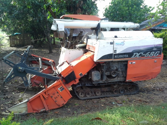 ขายรถเกี่ยวข้าวKUBOTA  DC 68 G