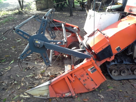 ขายรถเกี่ยวข้าวKUBOTA  DC 68 G
