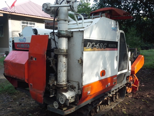 ขายรถเกี่ยวข้าวKUBOTA  DC 68 G
