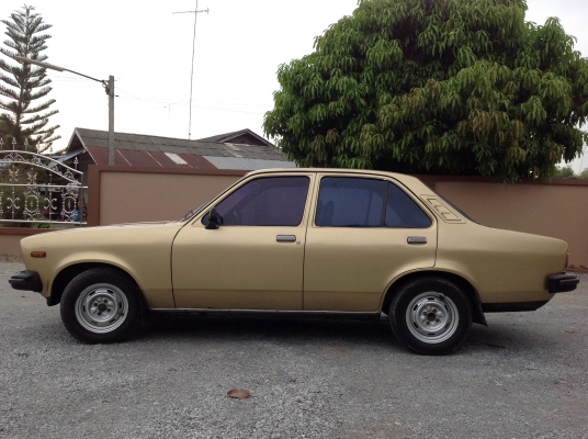 รถอีซูซุ เจมินี เครื่องดีเซล 1800 cc ห้าเกียร์  เลขทะเบียนเป็น กร 6146 ชลบุรี คับ