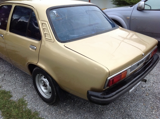 รถอีซูซุ เจมินี เครื่องดีเซล 1800 cc ห้าเกียร์  เลขทะเบียนเป็น กร 6146 ชลบุรี คับ