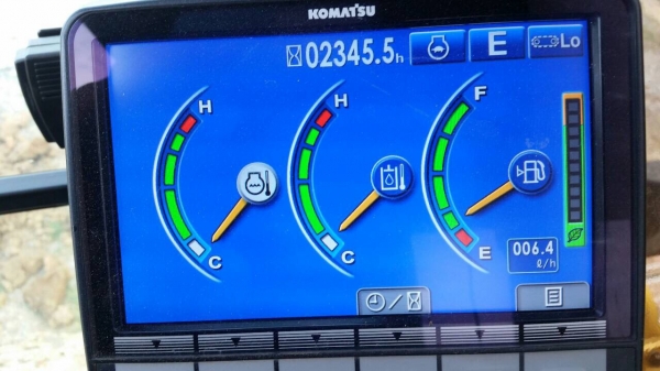 ขายด่วน!!komatsu  PC200-8MO ไมล์ชม.2,345 สภาพสวยมากๆค่ะ