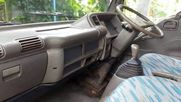 ขาย 6 ล้อ NKR ปี 39 เครื่อง 4BE1 110 แรงม้า คัสซีสวยตลอดเส้น ยางเต็ม ทะเบียนพร้อมโอน