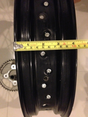 ขายวงล้อสีดำขอบ 17 x 3.5 สภาพพร้อมใช้งาน + สเตอร์ 44 ฟัน ราคา 2,300 บาท พร้อมส่งครับ 083-0754211