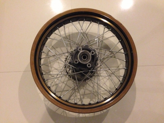 ขายวงล้อสีดำขอบ 17 x 3.5 สภาพพร้อมใช้งาน + สเตอร์ 44 ฟัน ราคา 2,300 บาท พร้อมส่งครับ 083-0754211