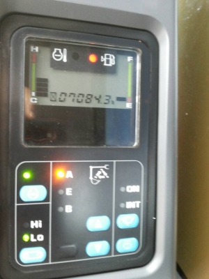 ขายด่วน!!Komatsu PC200-7 ไมล์ 7,000 สภาพสวยค่ะ