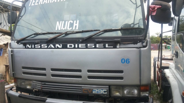 ขายด่วนครับ หัวลาก NISSAN UD30 เครื่อง PO9 315แรง. รถสวยพร่อมใช้งานครับ
