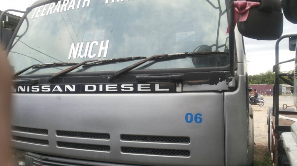 ขายด่วนครับ หัวลาก NISSAN UD30 เครื่อง PO9 315แรง. รถสวยพร่อมใช้งานครับ
