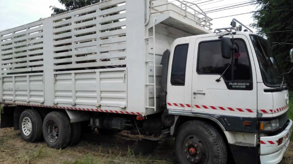 Hino F17/ เปลี่ยนหัวนอกไฟฟ้าเครื่อง EH700/ พาวเวอร์ เพลาเดียว ยาว 6.20 เมตร/ กว้าง 2.5 เมตร สูง 2.3 เมตร แอร์เย็น พร้อมใช้