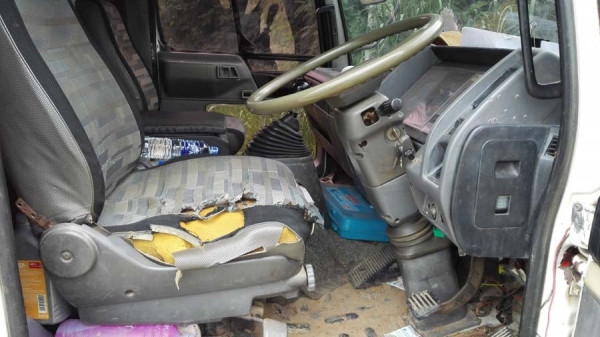 Hino F17/ เปลี่ยนหัวนอกไฟฟ้าเครื่อง EH700/ พาวเวอร์ เพลาเดียว ยาว 6.20 เมตร/ กว้าง 2.5 เมตร สูง 2.3 เมตร แอร์เย็น พร้อมใช้