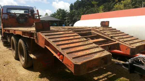 ขายรถบรรทุก 10 ล้อเทรลเลอร์ NISSAN UD CWM430M 230 แรงม้า ราคา 700000