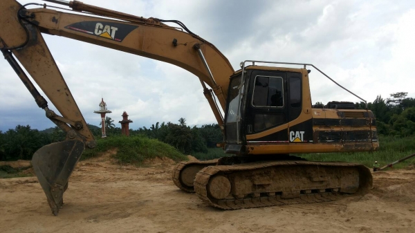 ขายรถแบคโฮ CAT 320 V2 เอกสารเล่มทะเบียน ราคา 750000