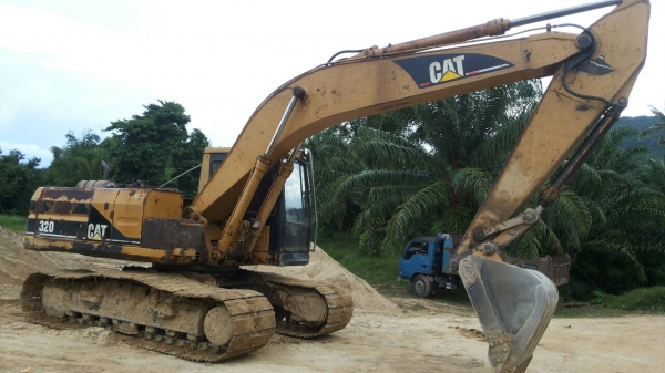 ขายรถแบคโฮ CAT 320 V2 เอกสารเล่มทะเบียน ราคา 750000