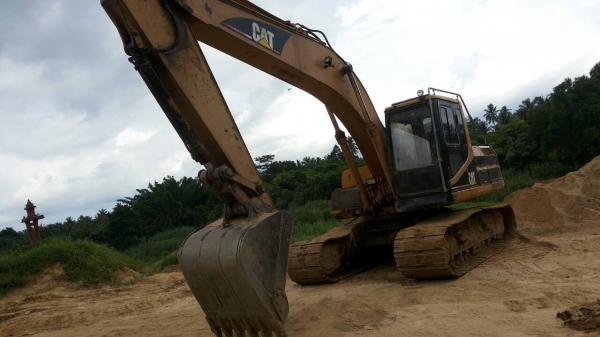 ขายรถแบคโฮ CAT 320 V2 เอกสารเล่มทะเบียน ราคา 750000