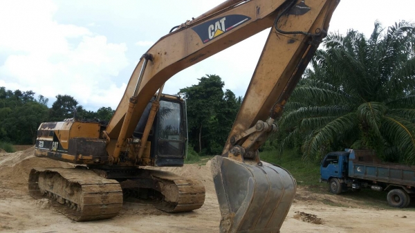 ขายรถแบคโฮ CAT 320 V2 เอกสารเล่มทะเบียน ราคา 750000