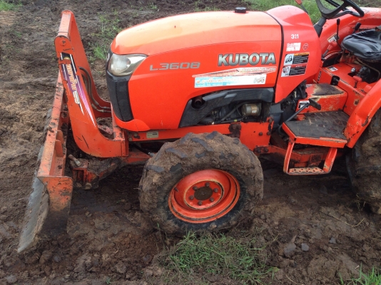 รถไถ KUBOTA L3608 (ราคา265,000บาท) สภาพพร้อมใช้งานรถสวยสภาพเดิมๆ พร้อมอุปกรณ์ 2 รายการ ผานดันหน้า ผา