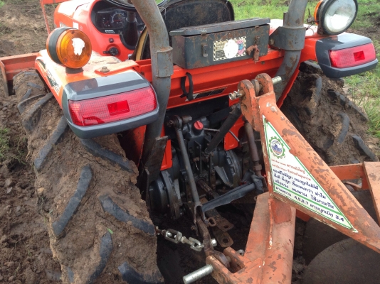 รถไถ KUBOTA L3608 (ราคา265,000บาท) สภาพพร้อมใช้งานรถสวยสภาพเดิมๆ พร้อมอุปกรณ์ 2 รายการ ผานดันหน้า ผา