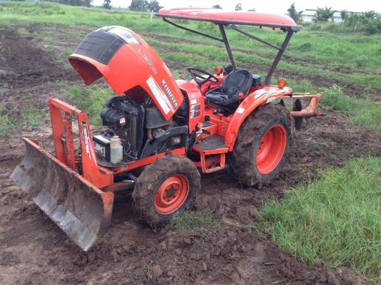 รถไถ KUBOTA L3608 (ราคา265,000บาท) สภาพพร้อมใช้งานรถสวยสภาพเดิมๆ พร้อมอุปกรณ์ 2 รายการ ผานดันหน้า ผา