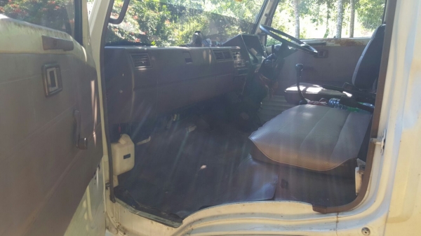 รถฮีโน่ 6 ล้อ หลังถนน FC - 112  /  117 แรงม้า. ปี 35    สนใจติดต่อ   081 - 6079515